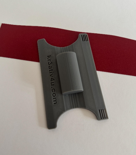 Rakel (Squeegee) mit Klingenführungsschlitzen für präzise Distanzschnitte Foto 2